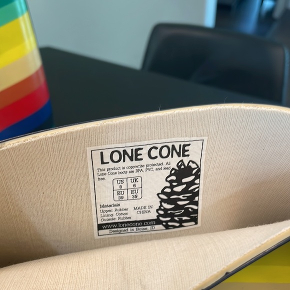 Brand new rain boots with tag. - Picture 6 of 7